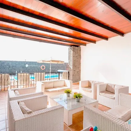 וילה Charming 4-bed In Playa Blanca *